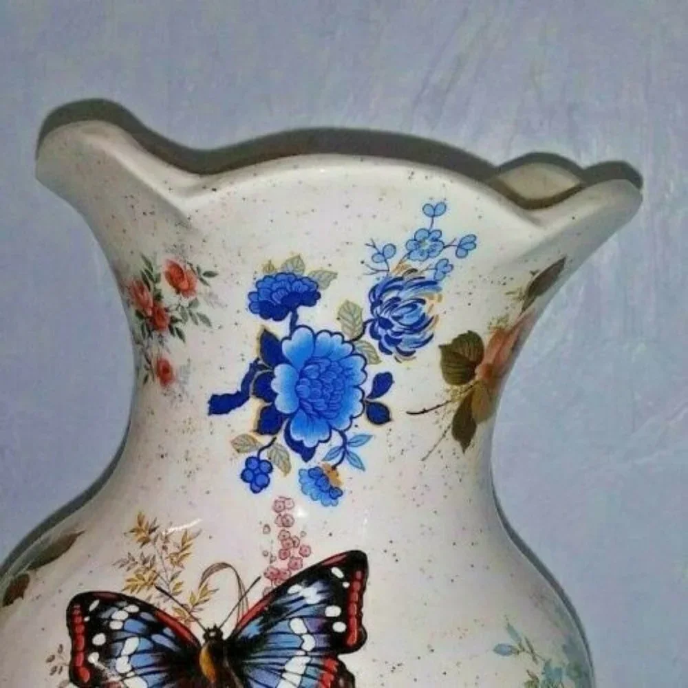 Vintage gorgeous vase